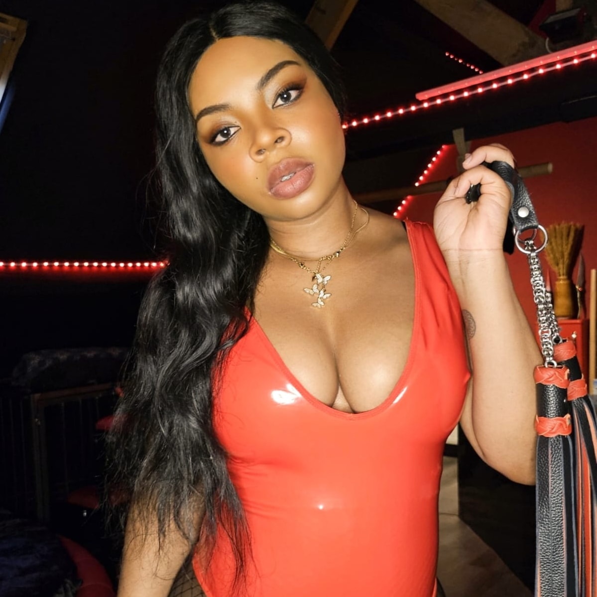 De Ultieme BDSM Ervaring: Streng, Elegant en Onverbiddelijk